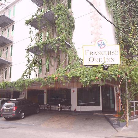 Franchise One Hotel Makati City Exterior foto
