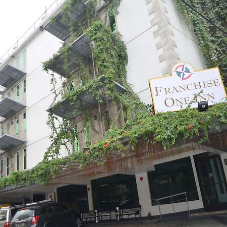 Franchise One Hotel Makati City Exterior foto
