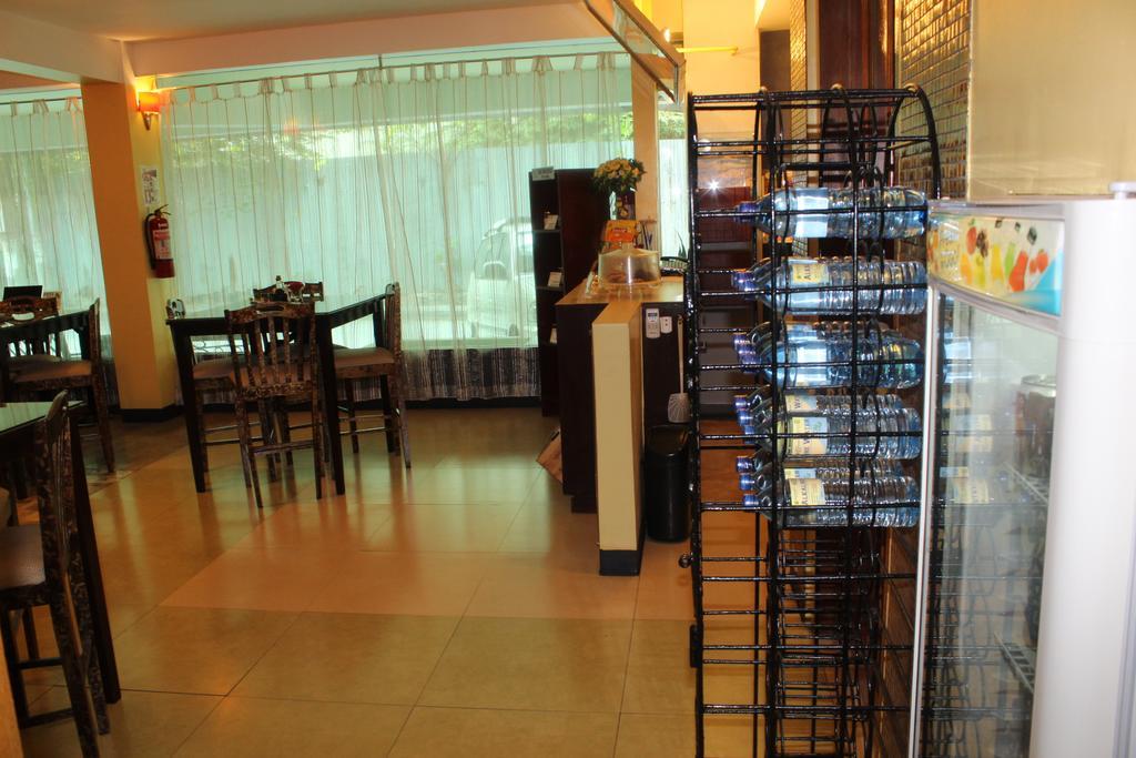 Franchise One Hotel Makati City Exterior foto