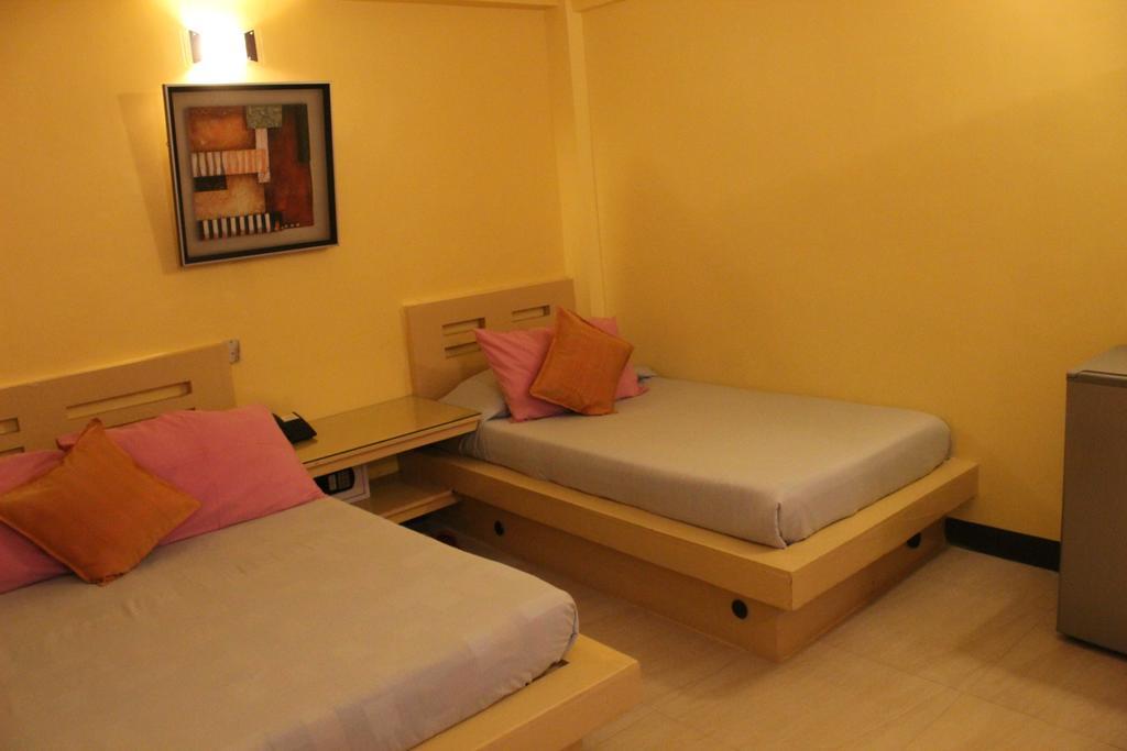 Franchise One Hotel Makati City Exterior foto